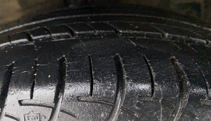 2016 Maruti Ciaz VXI, Petrol, Manual, 51,279 km, Left Front Tyre Tread