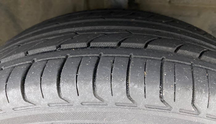 2015 Toyota Etios Liva G, Petrol, Manual, 41,398 km, Right Front Tyre Tread