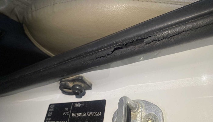2015 Hyundai Elite i20 ASTA 1.4 CRDI, Diesel, Manual, 95,172 km, Rear left door - Beading has minor damage