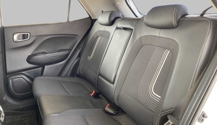 2020 Hyundai VENUE 1.0 turbo GDI IMT SX O, Petrol, Manual, 22,189 km, Right Side Rear Door Cabin
