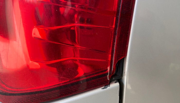 2018 Maruti Wagon R 1.0 VXI, Petrol, Manual, 9,394 km, Right tail light - Minor damage