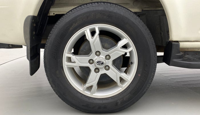 2015 Mahindra Scorpio S10, Diesel, Manual, 39,216 km, Right Rear Wheel