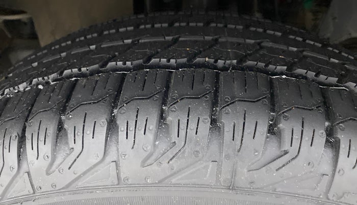 2015 Mahindra Scorpio S10, Diesel, Manual, 39,216 km, Left Front Tyre Tread