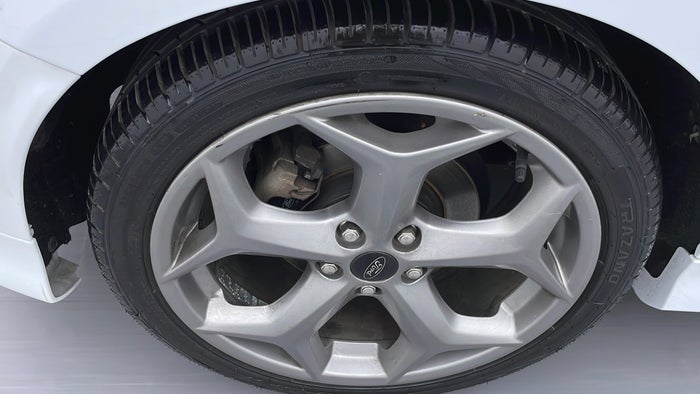 FORD FOCUS-Alloy Wheel RHS Rear Scratch