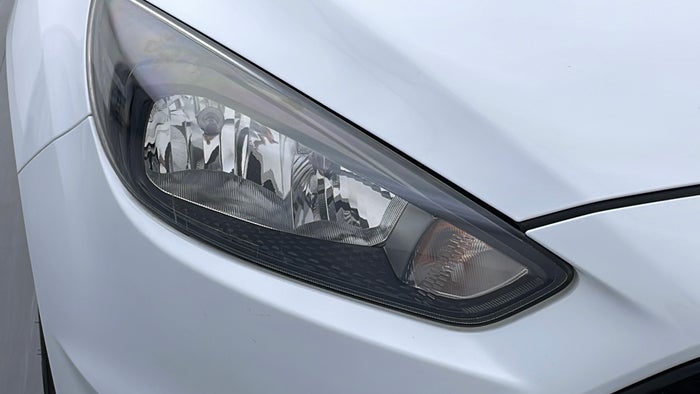 FORD FOCUS-Head Light RHS Fading