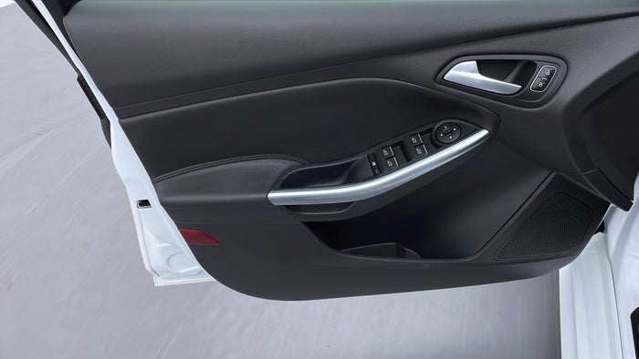 FORD FOCUS-Driver Side Door Panels Controls