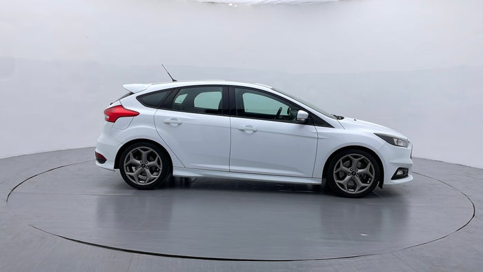 FORD FOCUS-Right Side View