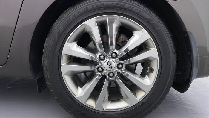 KIA CARNIVAL-Alloy Wheel LHS Rear Scratch