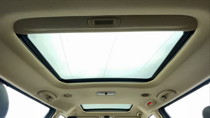 KIA CARNIVAL-Interior Sunroof/Moonroof