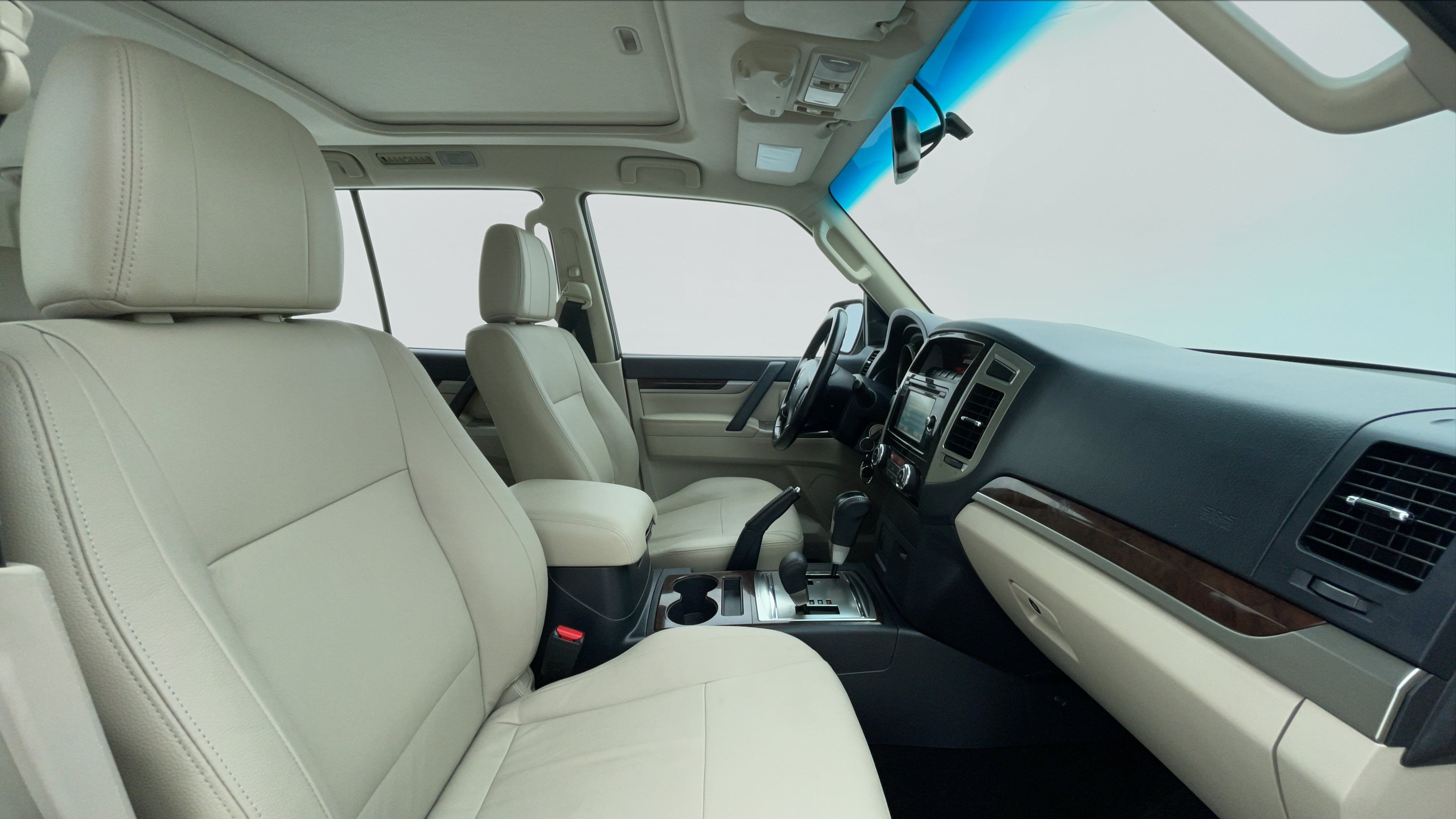 Mitsubishi Pajero-Right Side Front Door Cabin View