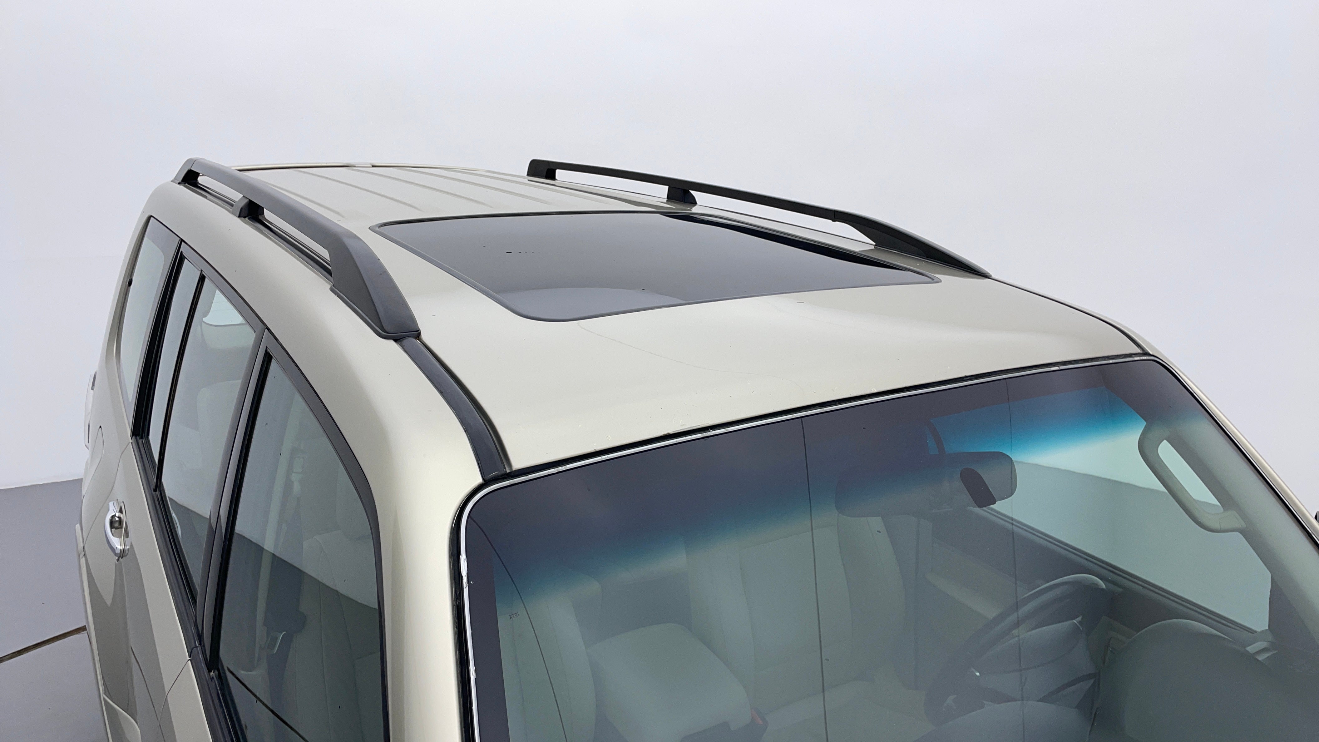 Mitsubishi Pajero-Roof/Sunroof View