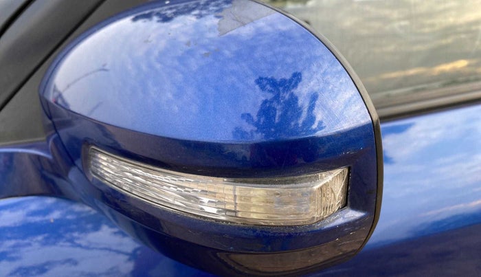 2013 Maruti Swift VXI, Petrol, Manual, 35,596 km, Left rear-view mirror - Indicator light has minor damage