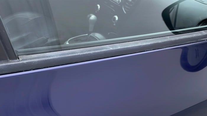 NISSAN JUKE-Door Exterior RHS Front Door Beading Faded