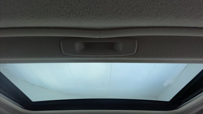 NISSAN JUKE-Interior Sunroof/Moonroof