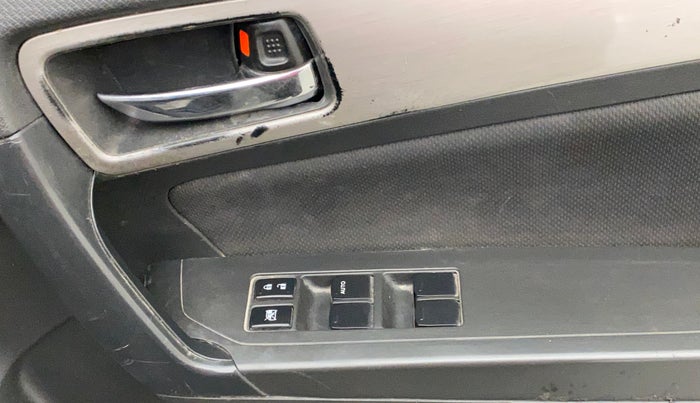 2018 Maruti Vitara Brezza ZDI, Diesel, Manual, 90,675 km, Right front window switch / handle - Power window makes minor noise