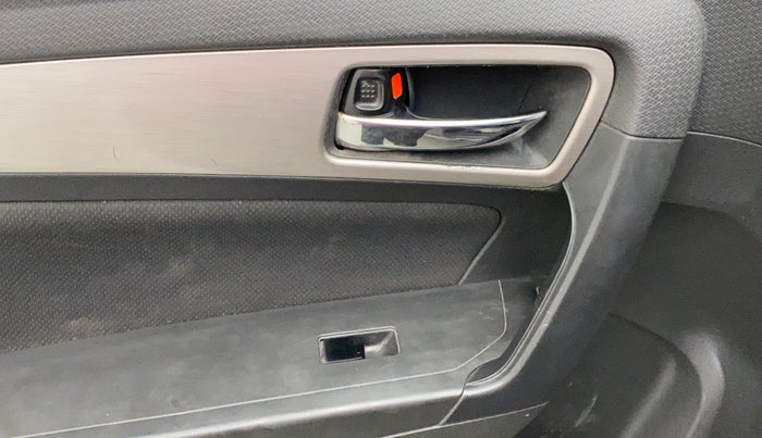 2018 Maruti Vitara Brezza ZDI, Diesel, Manual, 90,675 km, Left front window switch / handle - Power window makes minor noise