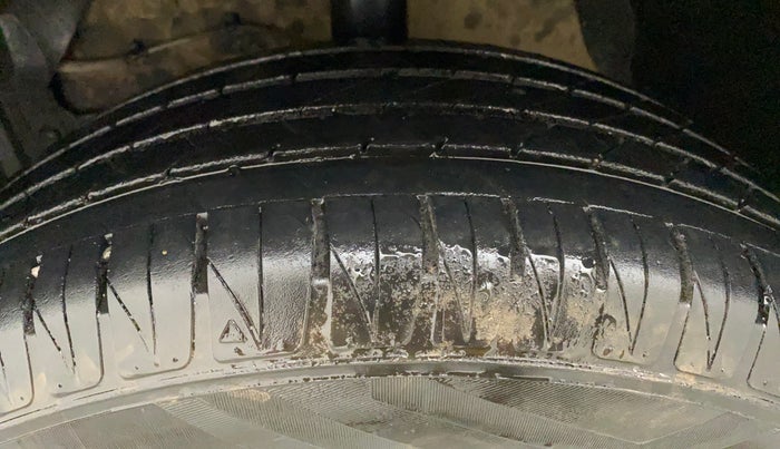 2018 Maruti Vitara Brezza ZDI, Diesel, Manual, 90,675 km, Left Front Tyre Tread