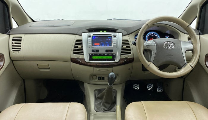 2013 Toyota Innova 2.5 VX 8 STR BS IV, Diesel, Manual, 2,81,647 km, Dashboard