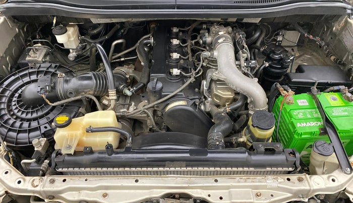 2013 Toyota Innova 2.5 VX 8 STR BS IV, Diesel, Manual, 2,81,647 km, Open Bonet