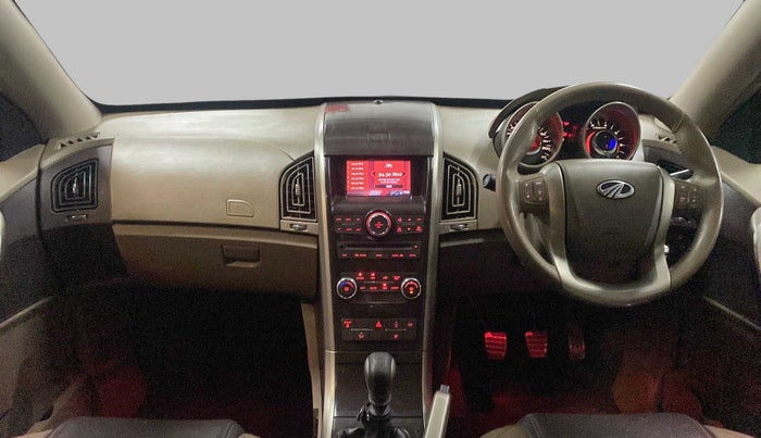 2015 Mahindra XUV500 W10, Diesel, Manual, 61,932 km, Dashboard