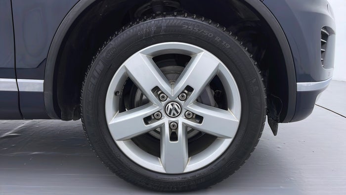 VOLKSWAGEN TOUAREG-Right Front Tyre