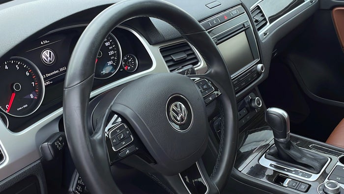 VOLKSWAGEN TOUAREG-Steering Wheel Trim Faded