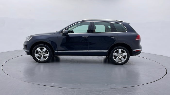 VOLKSWAGEN TOUAREG-Left Side View