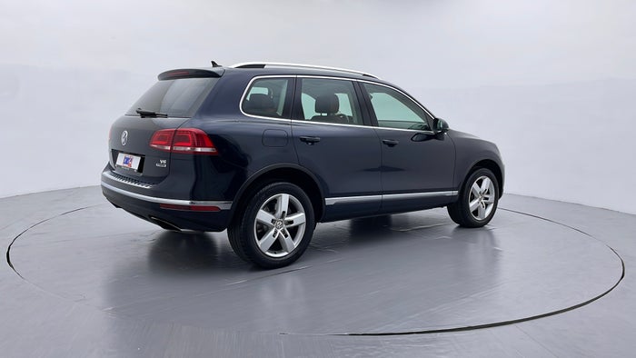 VOLKSWAGEN TOUAREG-Right Back Diagonal (45- Degree) View
