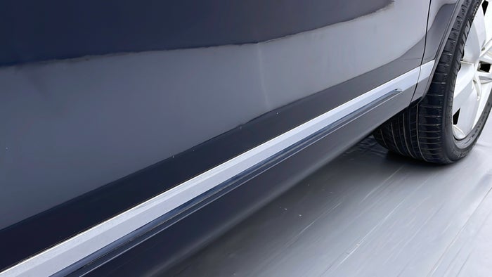 VOLKSWAGEN TOUAREG-Door Exterior RHS Front Scratch