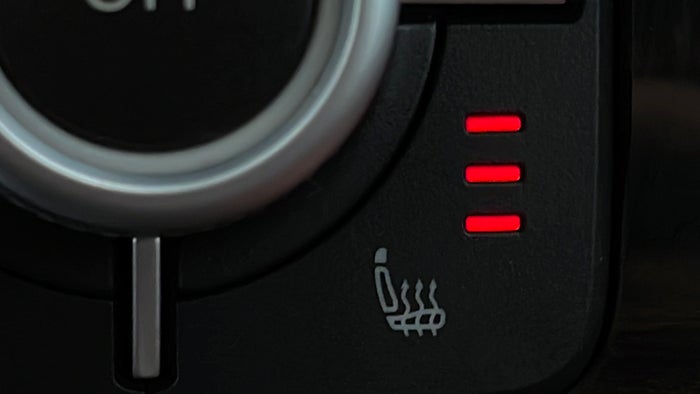 VOLKSWAGEN TOUAREG-Heated Seats