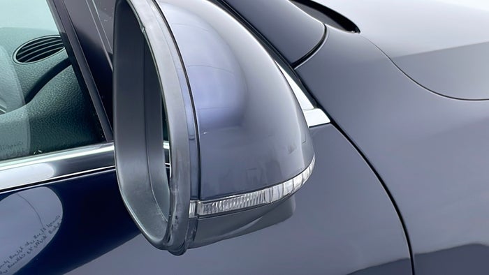 VOLKSWAGEN TOUAREG-ORVM RHS Scratch