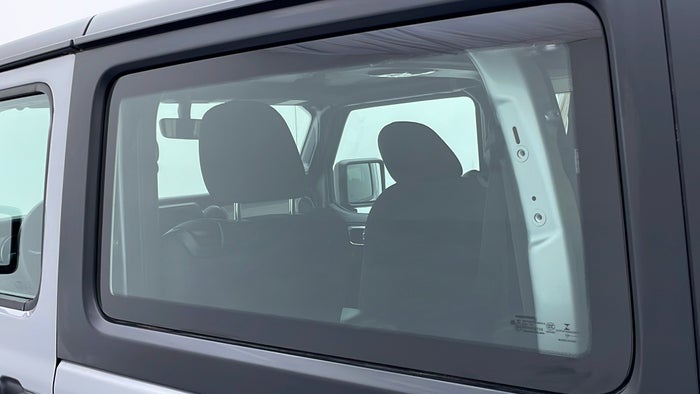 JEEP WRANGLER-Window Glass / Quarter Glass LHS Rear Scratch