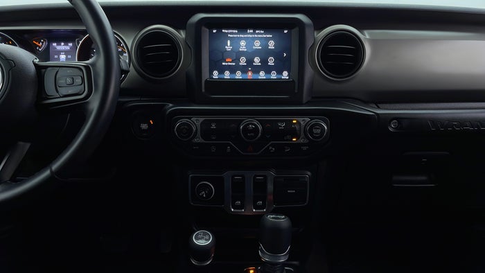 JEEP WRANGLER-Center Console