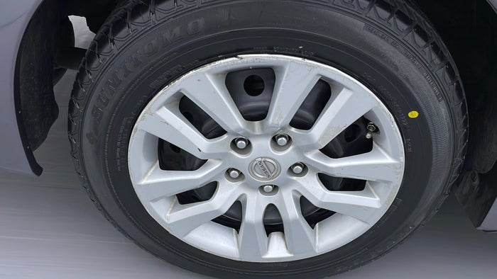 NISSAN ALTIMA-Wheel Cap RHS Rear Scratch