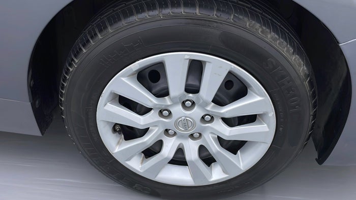 NISSAN ALTIMA-Wheel Cap RHS Front Scratch