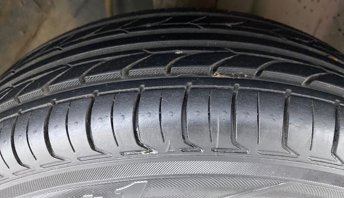 2016 Datsun Go Plus T, Petrol, Manual, 34,137 km, Right Front Tyre Tread