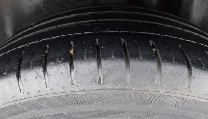 2016 Maruti Ciaz ZDI+ SHVS, Diesel, Manual, 78,822 km, Left Rear Tyre Tread