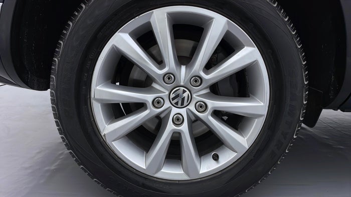 VOLKSWAGEN TOUAREG-Alloy Wheel RHS Rear Scratch