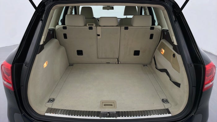 VOLKSWAGEN TOUAREG-Boot Inside View