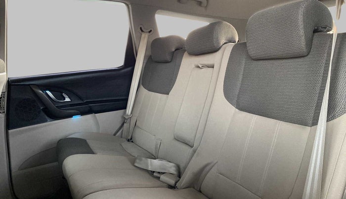 2017 Mahindra XUV500 W6 4X2, Diesel, Manual, 40,928 km, Right Side Rear Door Cabin