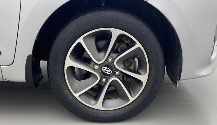 2017 Hyundai Grand i10 SPORTZ (O) 1.2 AT VTVT, Petrol, Automatic, 32,162 km, Right Front Wheel