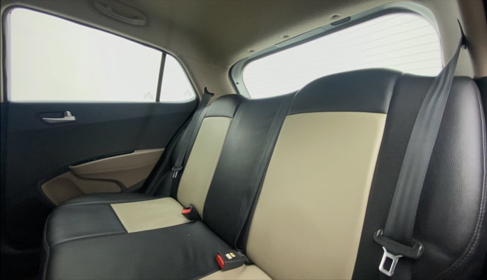 2017 Hyundai Grand i10 SPORTZ (O) 1.2 AT VTVT, Petrol, Automatic, 32,162 km, Right Side Rear Door Cabin