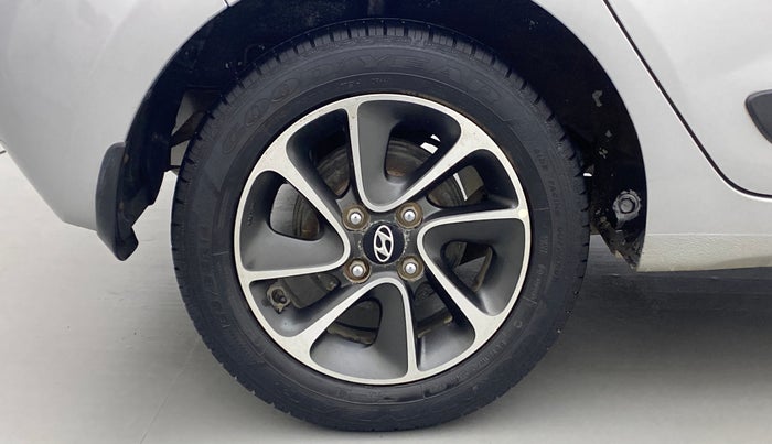 2017 Hyundai Grand i10 SPORTZ (O) 1.2 AT VTVT, Petrol, Automatic, 32,162 km, Right Rear Wheel