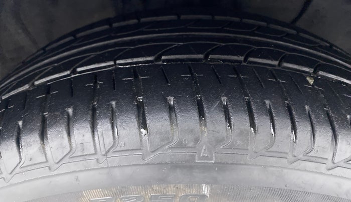 2018 Hyundai Elite i20 ASTA 1.2 (O), Petrol, Manual, 20,489 km, Right Front Tyre Tread