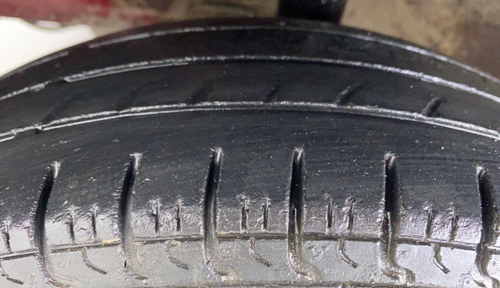 2015 Hyundai Eon ERA PLUS, Petrol, Manual, 42,014 km, Left Front Tyre Tread
