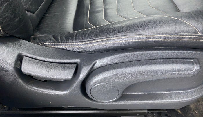 2017 Hyundai Elite i20 ASTA 1.2, CNG, Manual, 53,330 km, Driver Side Adjustment Panel