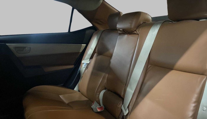 2015 Toyota Corolla Altis D 4D J, Diesel, Manual, 33,103 km, Right Side Rear Door Cabin