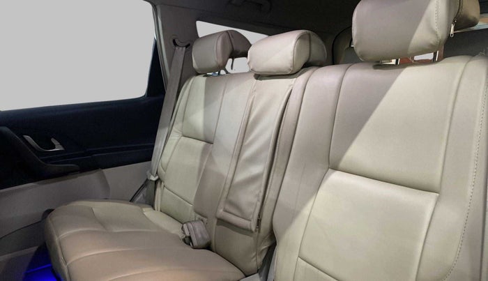 2016 Mahindra XUV500 W6 4X2, Diesel, Manual, 94,606 km, Right Side Rear Door Cabin