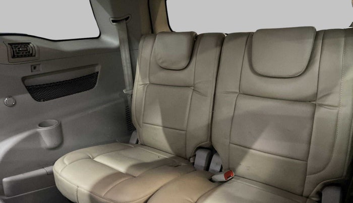 2016 Mahindra XUV500 W6 4X2, Diesel, Manual, 94,606 km, Third Seat Row ( optional )