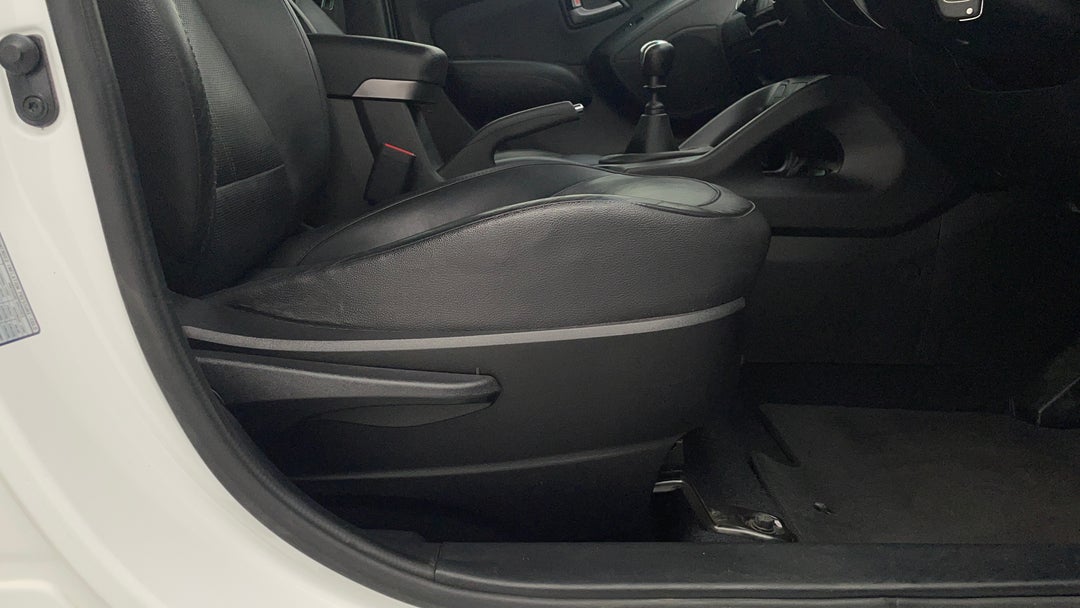 2015 Hyundai Ix35 Se (fwd), Manual, 79064 km, Drivers Side Adjustment Panel